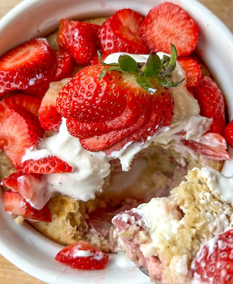 Strawberry Cheesecake Baked Oats (High Protein)