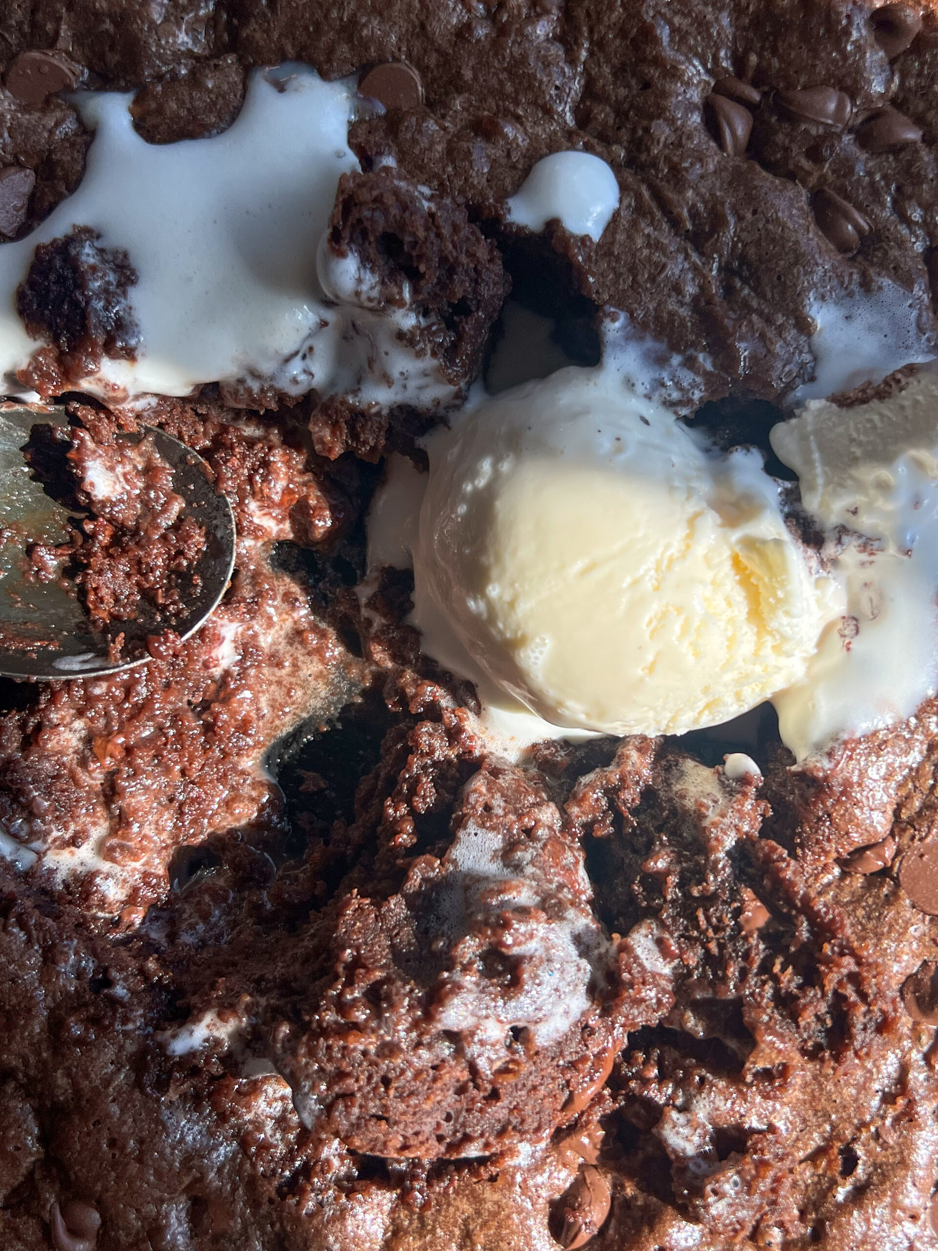 vanilla ice cream melting on Guinness brownie skillet